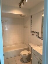 3000 St John Dr, Unit 1 in Clearwater, FL - Foto de edificio - Building Photo