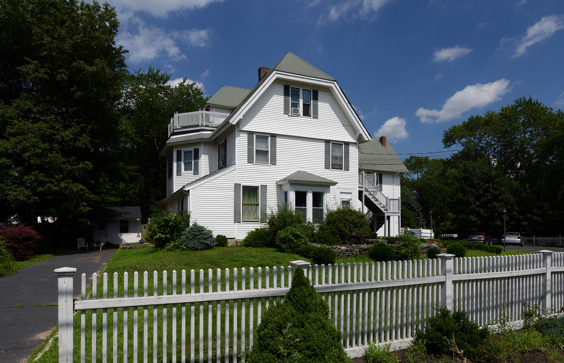 34 Durham Rd in Dedham, MA - Foto de edificio