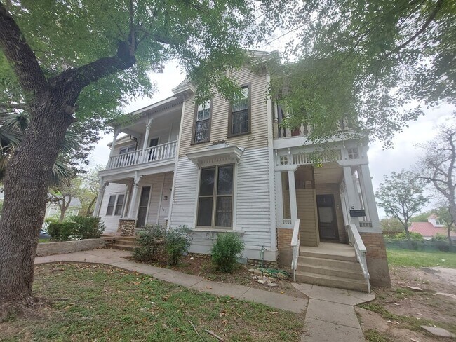 822 E Carson St in San Antonio, TX - Building Photo - Building Photo