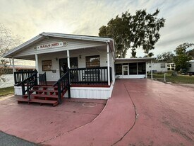 7246 FL-44 in Wildwood, FL - Building Photo