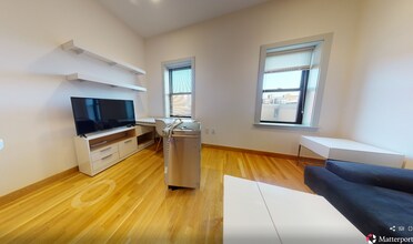 8 Story St in Cambridge, MA - Foto de edificio - Building Photo