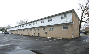 Tyler Court Apartments in Lakewood, NJ - Building Photo - Building Photo