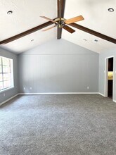 1 Darnell St in Conroe, TX - Foto de edificio - Building Photo