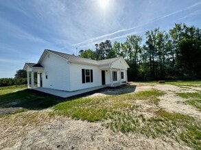 7446 Sturgeon Rd in Warfield, VA - Building Photo - Building Photo