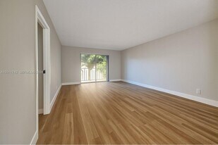 333 NW 17th Ct in Fort Lauderdale, FL - Building Photo