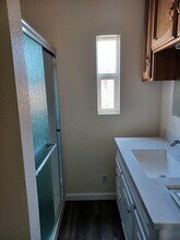 2002 Hendricks Ln in Bakersfield, CA - Building Photo - Building Photo