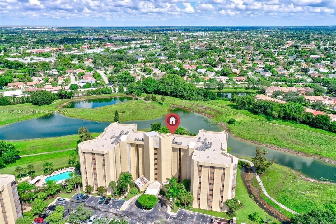 7400 Radice Ct in Lauderhill, FL - Building Photo