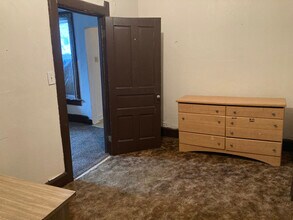 3421 W Kilbourn Ave in Milwaukee, WI - Foto de edificio - Building Photo