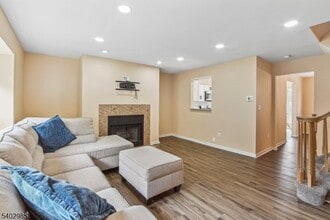 4 Tow Path Cres in Totowa, NJ - Building Photo - Building Photo