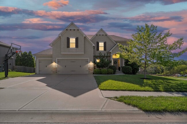1324 NE Country Ln in Lee's Summit, MO - Foto de edificio - Building Photo