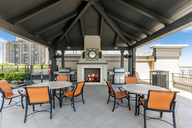 565 W Peachtree St, Unit 1311 in Atlanta, GA - Building Photo - Building Photo