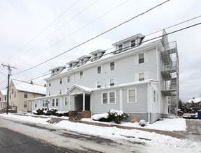 39 Park St in Thomaston, CT - Foto de edificio - Building Photo