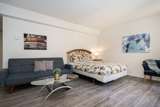 67 Rue Charlotte in Montréal, QC - Building Photo - Building Photo
