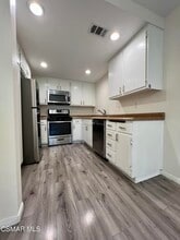1342 E Hillcrest Dr in Thousand Oaks, CA - Building Photo - Building Photo