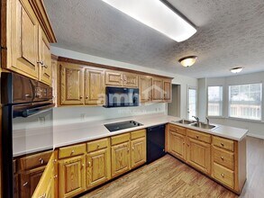 204 Creekwood Dr in White House, TN - Foto de edificio - Building Photo