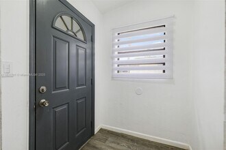 5425 SW 112th Ave in Miami, FL - Building Photo - Building Photo