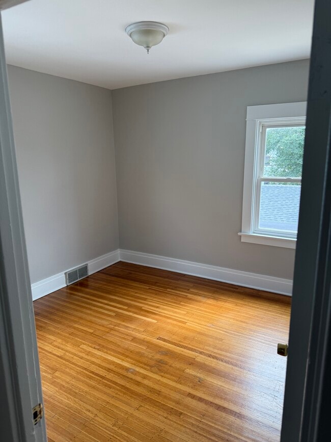 154 Lincoln Blvd, Unit Upper 3 Befroom in Kenmore, NY - Building Photo - Building Photo