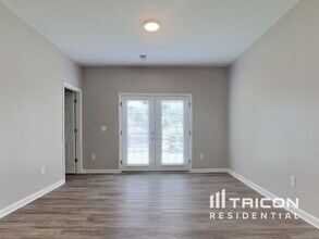 4103 Laurel Creek Dr in Greensboro, NC - Foto de edificio - Building Photo