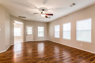 1815 Adriana Ln in Houston, TX - Building Photo - Building Photo