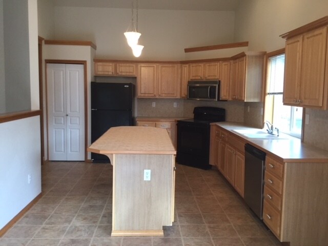 14001 122nd Ave E in Puyallup, WA - Building Photo - Building Photo