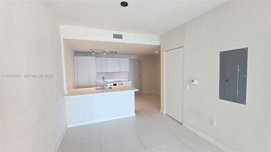 501 NE 31st St, Unit 2404 in Miami, FL - Foto de edificio - Building Photo