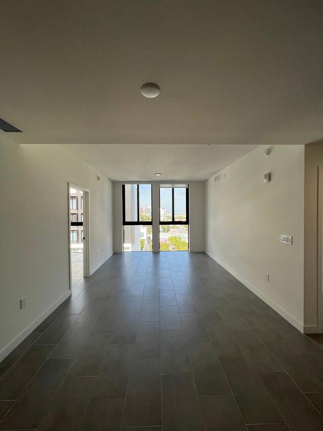 108 NW 27th St, Unit B2 in Miami, FL - Foto de edificio - Building Photo