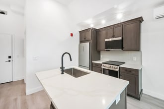 126 Adelaide Ave in Providence, RI - Foto de edificio - Building Photo
