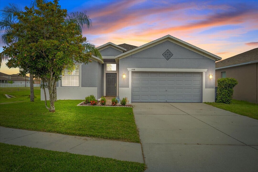 1108 Beech Grove Pl in Ruskin, FL - Building Photo