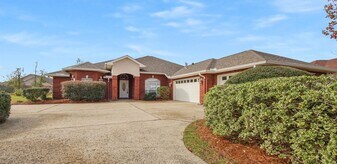 103 Parkview Ln in Lynn Haven, FL - Building Photo