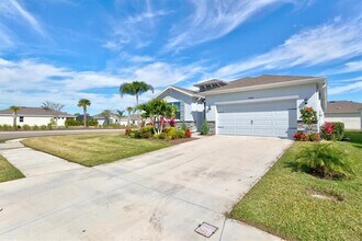 13905 Woodbridge Terrace in Bradenton, FL - Building Photo - Building Photo