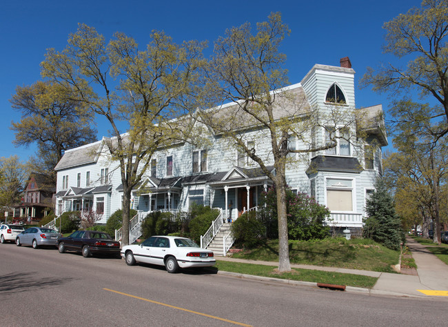 302-310 W Grand Ave in Eau Claire, WI - Building Photo - Building Photo