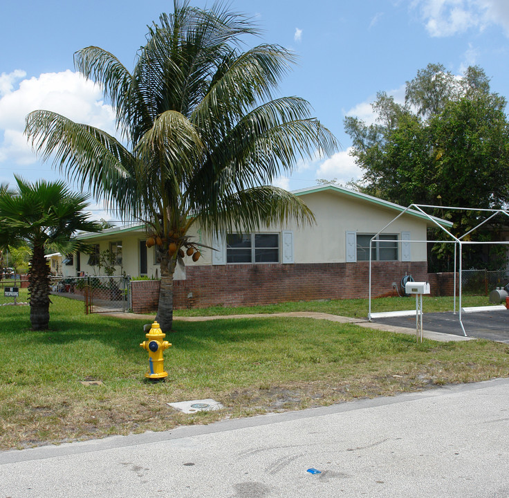 4151-4157 SW 23rd St in Fort Lauderdale, FL - Building Photo