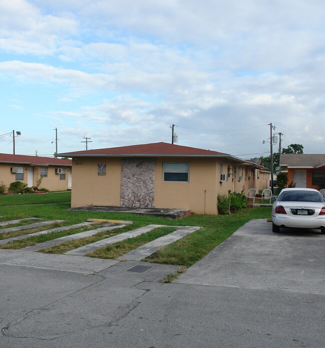 10715-10725 SW 7th Ter in Miami, FL - Building Photo - Building Photo