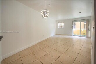 4147 Stirling Rd in Fort Lauderdale, FL - Building Photo - Building Photo