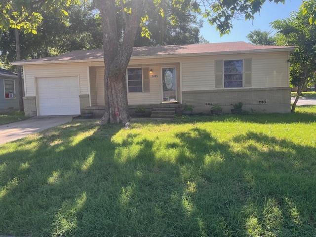 1815 Mercedes Rd in Denton, TX - Building Photo