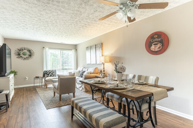 Pine Crossing Apartments in Columbus, OH - Building Photo - Interior Photo
