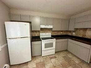 8331 Woodland Dr in Darien, IL - Building Photo - Building Photo