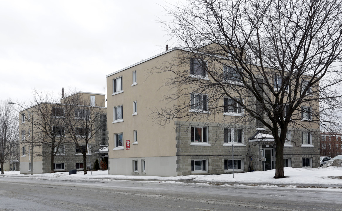 Evergeen Apartments in Ottawa, ON - Building Photo