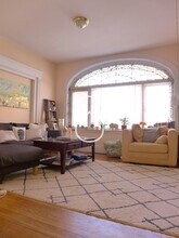 26 Marion St, Unit 1 in Brookline, MA - Foto de edificio - Building Photo