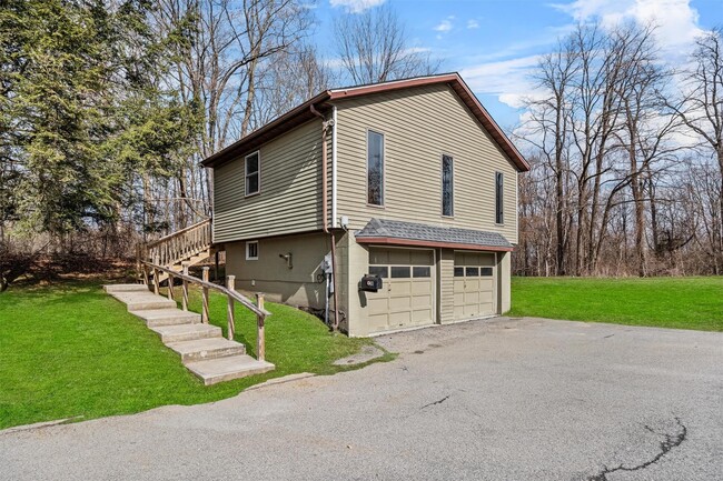 18-18 Willow Way in Rhinebeck, NY - Foto de edificio - Building Photo