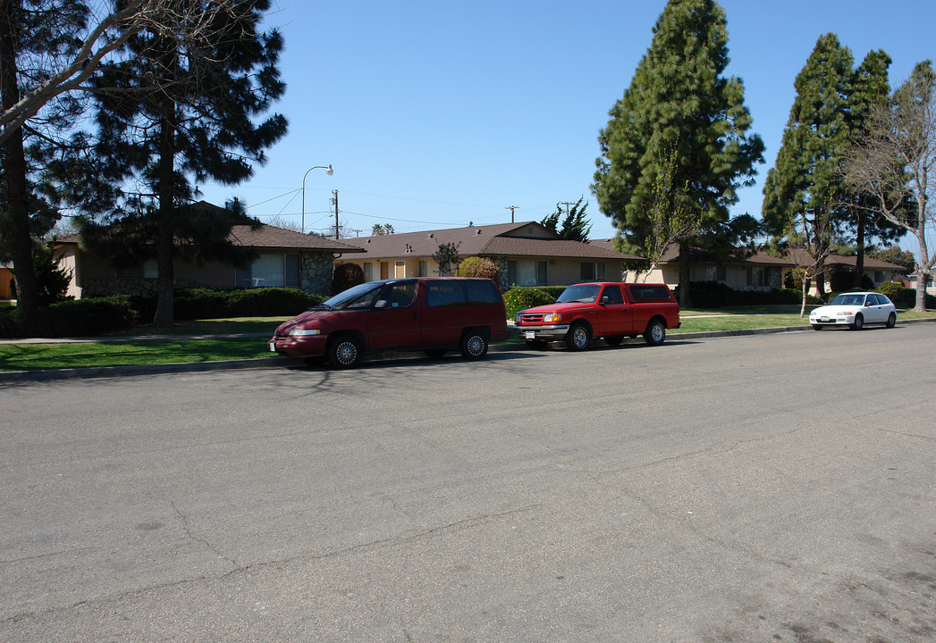 525-537 North S Street in Lompoc, CA - Foto de edificio