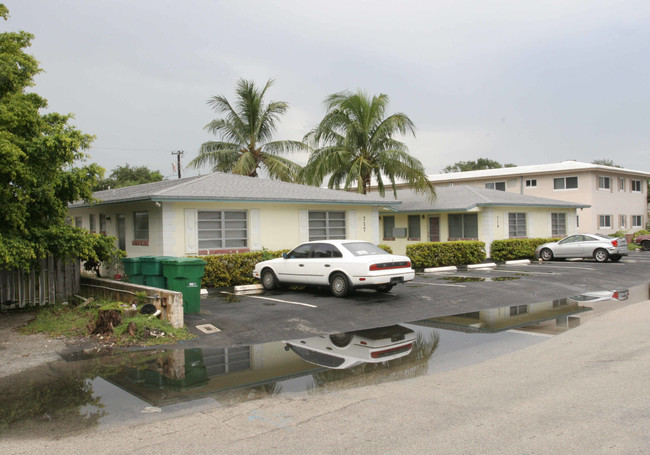 717-719 SE 16th St in Fort Lauderdale, FL - Building Photo - Building Photo