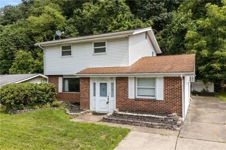 117 Alpine Village Dr in Monroeville, PA - Building Photo - Building Photo