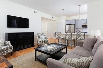 170 W Broadway in Boston, MA - Foto de edificio - Building Photo