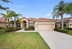7914 Founders Cir in Naples, FL - Building Photo