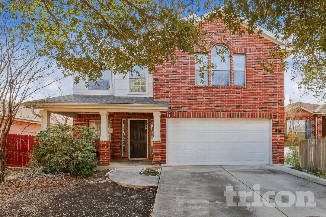 517 Zapata Cir in New Braunfels, TX - Foto de edificio