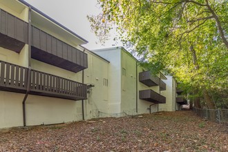 Villas Apartments in Atlanta, GA - Building Photo - Building Photo