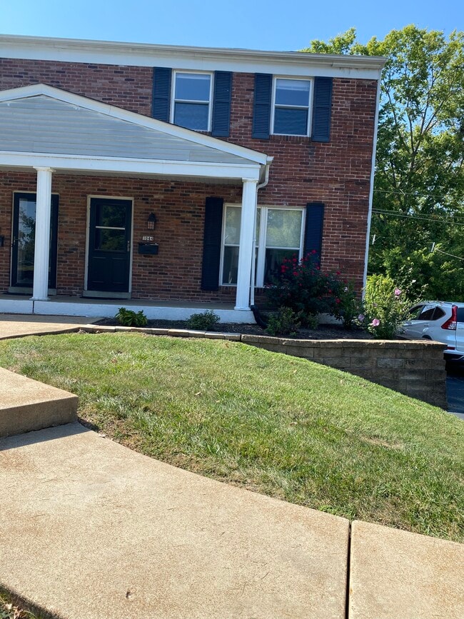 1044 Willow Brook Dr, Unit 1044 in St. Louis, MO - Building Photo - Building Photo