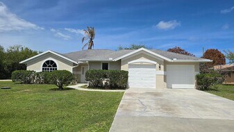2601 SE Creston Ln in Port St. Lucie, FL - Building Photo