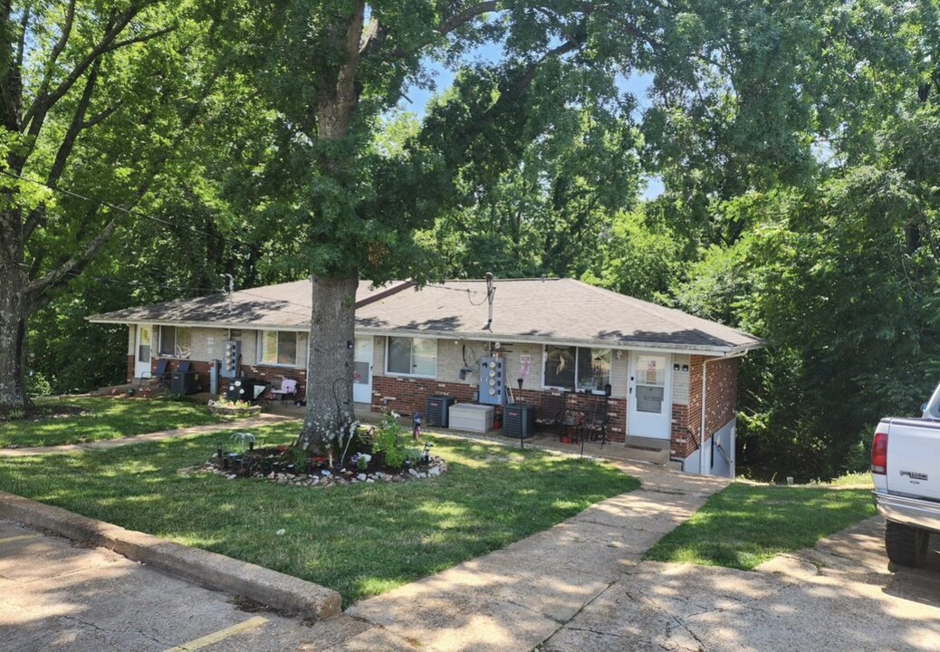 5831 Stieren Dr in High Ridge, MO - Building Photo